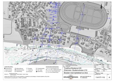 Situasjonsplan som viser tomtens beliggenhet i forhold til nabolag, elva, og planlagte borepunkter.
