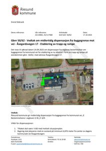 Situasjonsplan som viser eiendommen Åsegardsvegen 17, bygningens plassering i forhold til veggrense, og foreslått plassering av ny rampe og trappe.