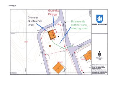 Situasjonsplan som viser tomtens grenser, eksisterende bygninger, planlagt påbygg, og infrastruktur som vann, avløp og strøm.