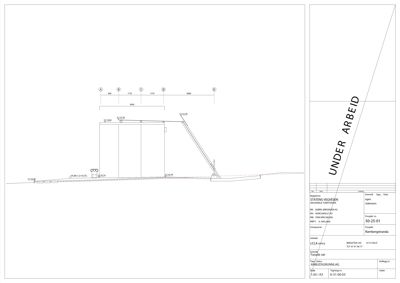 Snittegning som viser tverrsnittet av en konstruksjon (sannsynligvis en bro eller rampe) med høydemål og geometriske dimensjoner.
