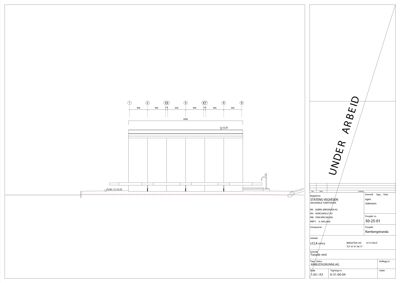 Fasadetegning som viser bygningens utseende sett fra siden (vestfasade). Tegningen inkluderer detaljer om vinduer, taklinje og grunnplan.