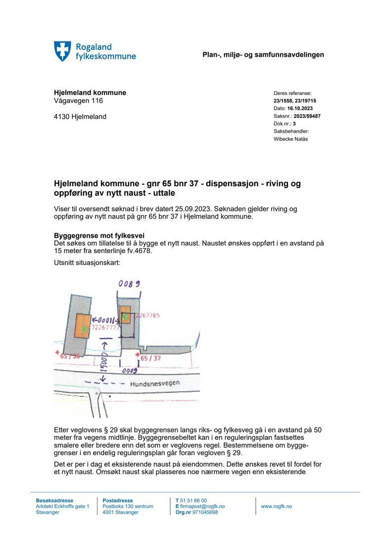 En håndtegnet situasjonsplan som viser tomtens plassering i forhold til veggrenser (Hundsnesvegen) og naboeiendommen, med angitte avstander.