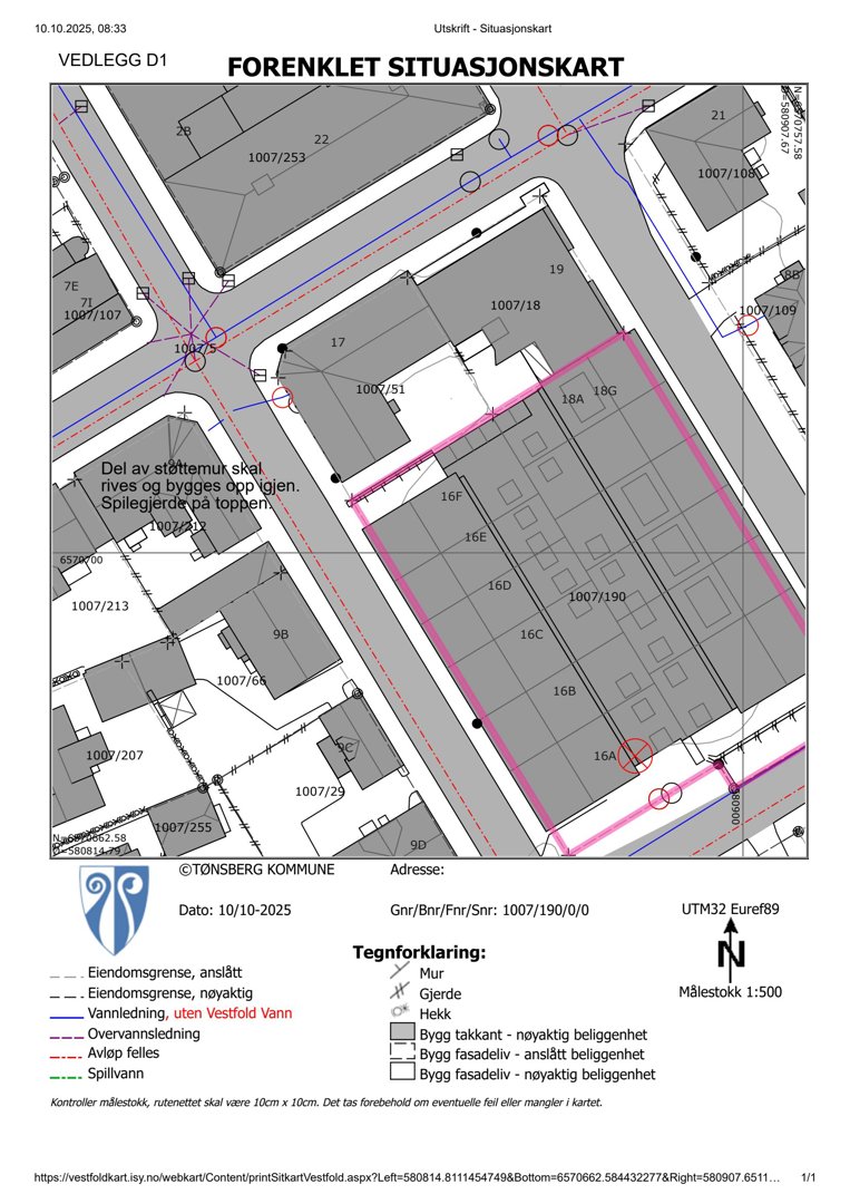 Situasjonskart som viser eiendomsgranser, naboeiendommer, vannledninger og bygningsplasseringer i forhold til gater og tomter.