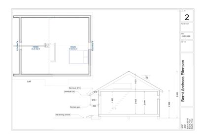 Snittegning som viser etasjehøyder, takhøyde og trappetrinn i en bygning.