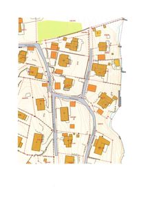 Situasjonsplan som viser tomtedeling, eiendomsnummer, bygninger og terrengforhold.