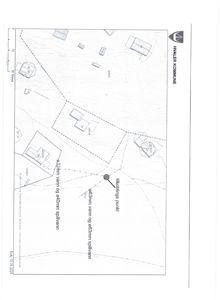 Situasjonsplan som viser tomtens grenser, bygningers plassering, tilkoblingspunkt og vannledninger.