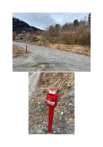 Fotografier av en grusvei og et rødt markørstolpe (muligens en vann- eller gassstolpe) i et naturområde med fjell i bakgrunnen.