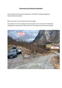 Fotografi som viser en bil parkert på en grusvei med en brannkumme i bakgrunnen, illustrert med piler og tekster.