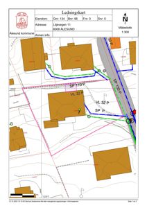Ledningskart som viser eiendomsnummer, adresse, og plassering av ledninger (grønn, blå, rosa) i forhold til bygninger og veier.