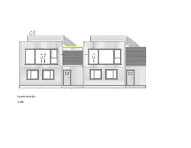 Fasadetegning (opprikk) av en bygning sett fra nord-øst, med mål og detaljer for vinduer og dører.