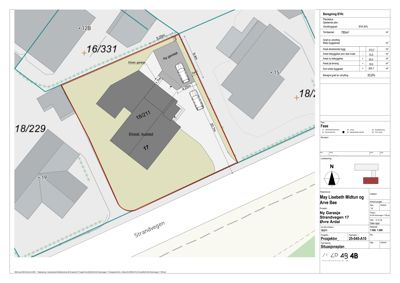 Situasjonsplan som viser tomtens grenser, eksisterende og nybygg, samt tilstøtende eiendommer og veier.