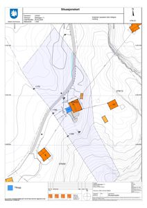 Situasjonsplan (tomtekart) som viser eiendomsnummer, adresse, høydekurver, naboeiendommer og bygningsplassering.