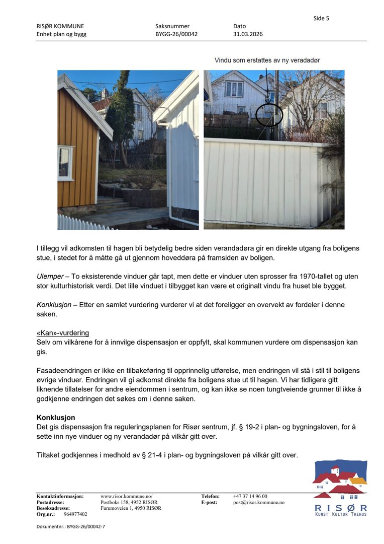 Fotografier av en bolig med vindu og veranda, inkludert et bilde der en sirkel markerer et vindu.