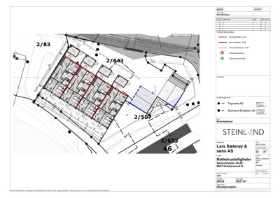 Situasjonsplan som viser bygningens plassering i forhold til tomtegrenser, veier og brannveier.