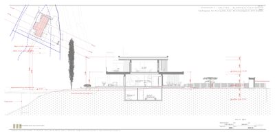 Snittegning som viser bygningens tverrsnitt, høyder og grunnforhold.