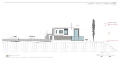 Snittegning som viser bygningens tverrsnitt, høyder og terrengforhold.