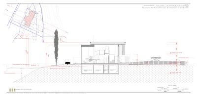 Snittegning som viser bygningens tverrsnitt, innvendige rom og grunnplan.