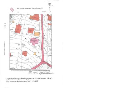 Situasjonsplan som viser tomtens form, grenser, høydeforhold (konturer) og plassering av bygninger og parkeringsplasser.