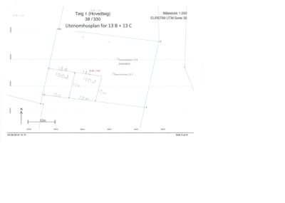 Situasjonsplan som viser tomtens form, grenser og plassering av bygningene (Teig 1).