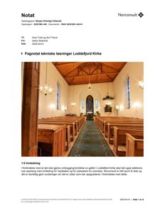 Fotografi av interiøret i Loddefjord kirke, som viser benker, takkonstruksjon og alteret.