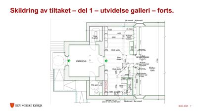 Etasjeplan som viser romfordeling, dimensjoner og konstruksjonsdetaljer for en utvidelse av et galleri i en kirke.