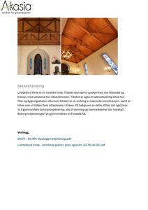 To foton av innsiden av Lodddefjord kirke, som viser takkonstruksjonen og alteret.