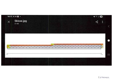 En snittegning som viser tverrsnittet av en bygning eller konstruksjon, inkludert tak, vegger og fundament.