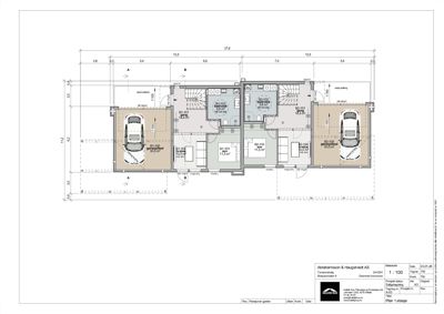 Etasjeplan (Plan 1. etasje) som viser romfordeling, dimensjoner og plassering av kjøleskap og biloppstellingsplasser.