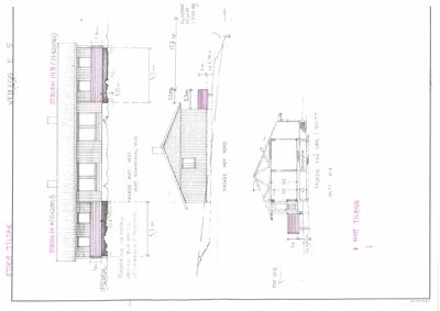 Bildet viser en tegning med fasadeoppriks og et snitt av en bygning, inkludert mål og notasjoner.