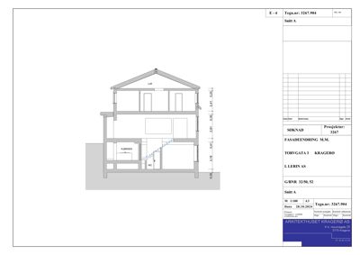 Snittegning (Snitt A) som viser bygningens tverrsnitt, høyder, romfordeling og konstruksjon.