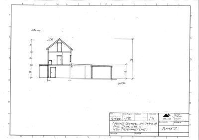 Snittegning (snitt II) som viser bygningens høydeprofil, takform og konstruksjon.