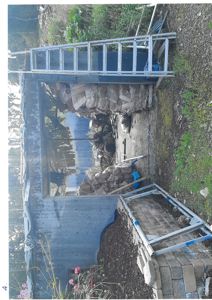 Fotografi av en byggeplass eller en del av en eksisterende bygning under arbeid, med synlig betong, trapp og materialer.