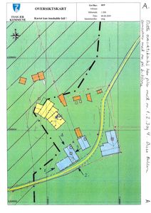 Oversiktskart (situasjonsplan) som viser tomtens beliggenhet i forhold til nabolag, veier og topografi.