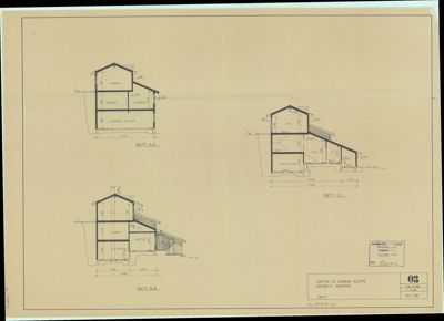 Snittegning (Snitt A-A, B-B, C-C) som viser bygningens tverrsnitt, høyder og konstruksjon.