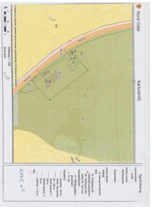 Situasjonsplan (Kartutsnitt) som viser tomtens beliggenhet, grenser, høydekurver og nabolag.