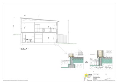 Snittegning (Snitt A-A) som viser bygningens tverrsnitt, romfordeling og konstruksjonsdetaljer.