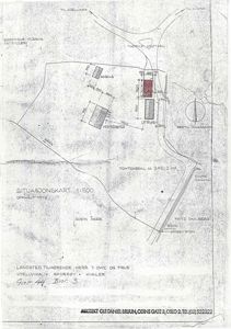 Situasjonskart som viser tomtens form, grenser, plassering av bygninger (Hovedbygg, Utrus, Aneks) og tilstøtende veier.