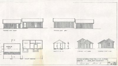 En tegning som viser fasadeoppsett (vest, øst, nord, syd) og et snitt (A-A) samt en plan for garasjen og boden.