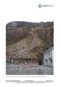 Fotografi av en jordskred som har rammet et område ved en bygning (stasjon 1).