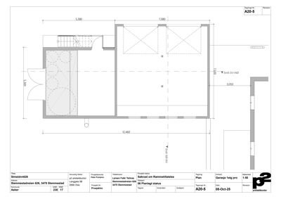 Snittegning (Snitt SV-NØ) som viser tverrsnittet av bygningen med romfordeling og høydeforskjeller.