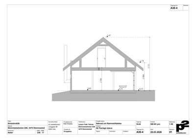 Snittegning som viser tverrsnittet av en bygning med mål og konstruksjonsdetaljer.