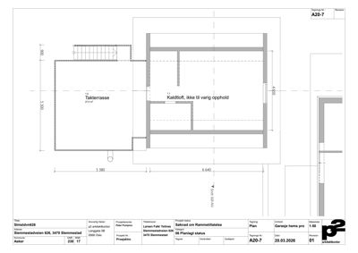 Etasjeplan eller takplan som viser romfordeling, mål og funksjoner (takterrasse, kaldtloft) for et bygg.