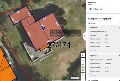 Kartutsnitt fra et digitalt kartsystem (sannsynligvis Kartverket) som viser en bygning med overlagte mål og arealdata.