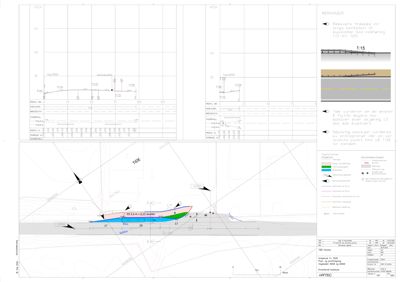 Snittegning som viser tverrsnitt gjennom en vei eller gangvei med detaljer om høyder, nivåer og konstruksjon.