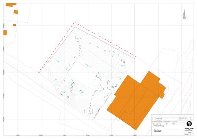 Situasjonsplan som viser tomtegrenser, terrengform (konturlinjer), eksisterende og planlagt bebyggelse samt infrastruktur.