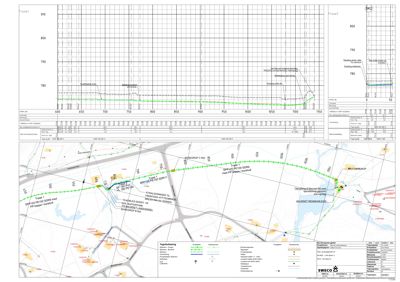 Kart over et område med veger, vann og eiendomsgrenser, med en grønn linje som markerer en planlagt eller eksisterende infrastruktur (f.eks. rørgang eller vei).