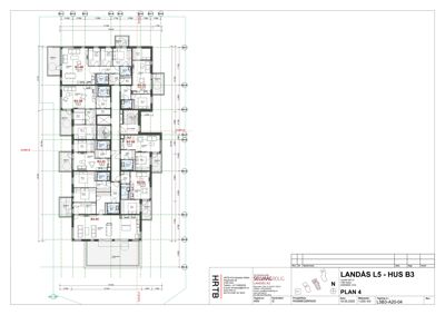 Etasjeplan (HUS B3) som viser romfordeling, veggposisjon og mål for en bolig.