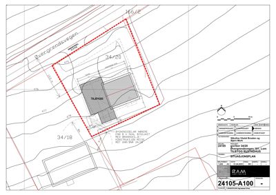 Situasjonsplan som viser tomtens form, grenser, høydeforhold og bygningsplassering.