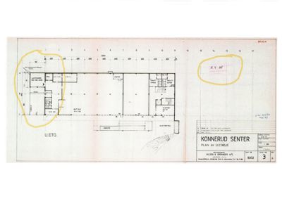 Etasjeplan (U. ETG.) for Konnerud Senter, som viser romfordeling, dimensjoner og plassering av inngang/utgang.