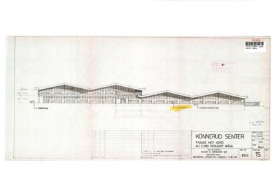 Fasadetegning (opprikk) av Konnerud Senter som viser bygningens profil, takform og fasadeelementer.